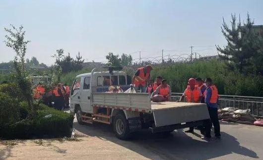 泰山區(qū)省莊鎮(zhèn)開(kāi)展防汛應(yīng)急預(yù)案實(shí)戰(zhàn)演練暨防汛物資發(fā)放儀式