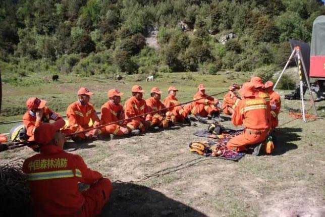 西藏林芝市森林消防支隊(duì)波密中隊(duì)開(kāi)展山岳救援實(shí)戰(zhàn)化訓(xùn)練